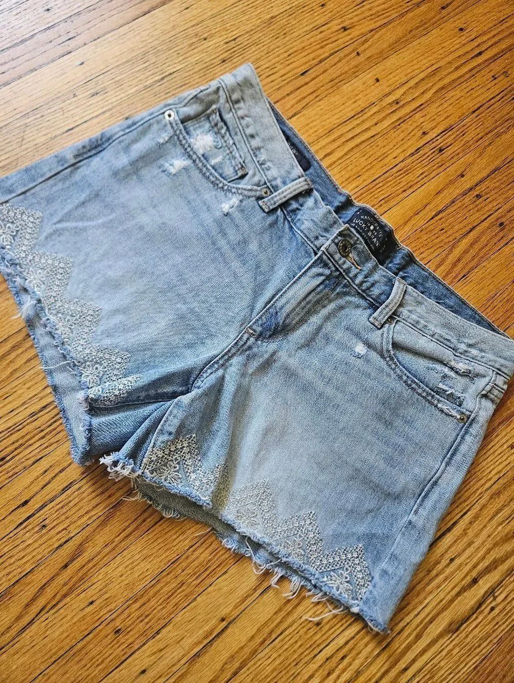 Lucky Brand Embroidered Denim Shorts Size 29 Distressed Raw Hem Boho Festival